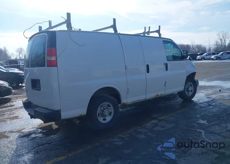 2013 Chevrolet Express 2500 Work Van z USA, uszkodzony, nr VIN 1GCWGFCG2D1111716